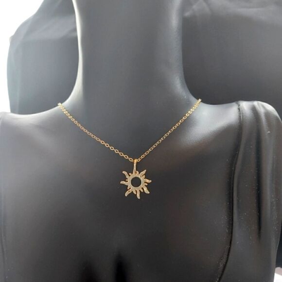 GOLD PLATED SUN PENDANT NECKLACE WITH INSPIRATION CARD - Picture 8 of 13